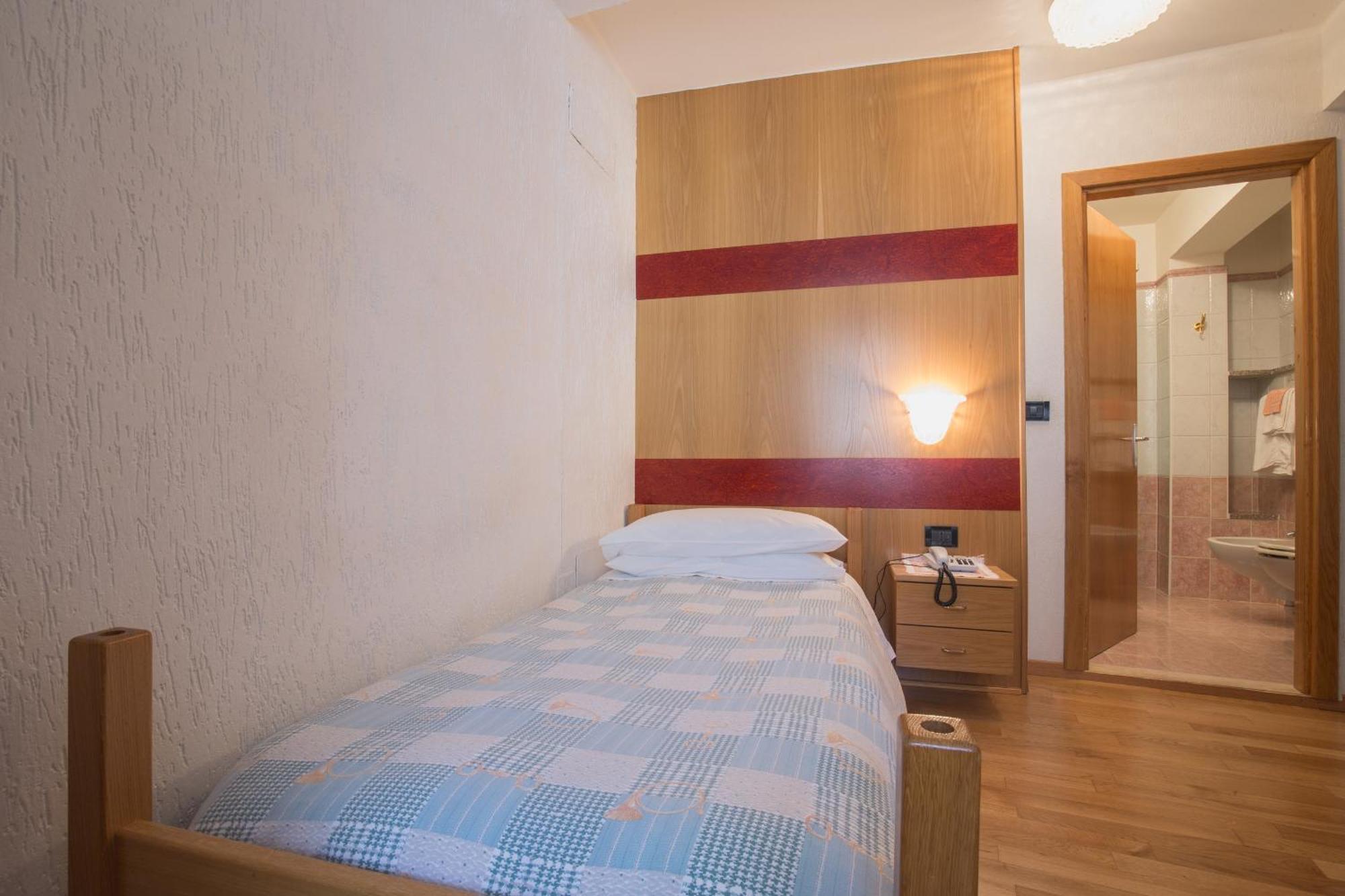 Hotel Centrale Peio Habitación foto